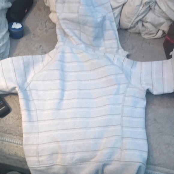 sweater - Picture 3 of 3